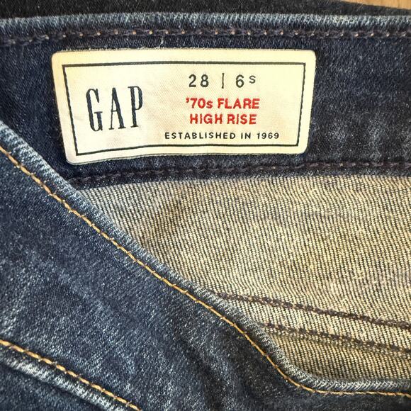 GAP, Size 28 6S- 70's Flare Hi Rise Dark Wash Zip Close 30" Inseam - Picture 5 of 5